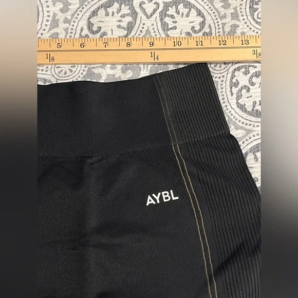 Aybl reflex seamless shorts black size Large EUC - Picture 6 of 8
